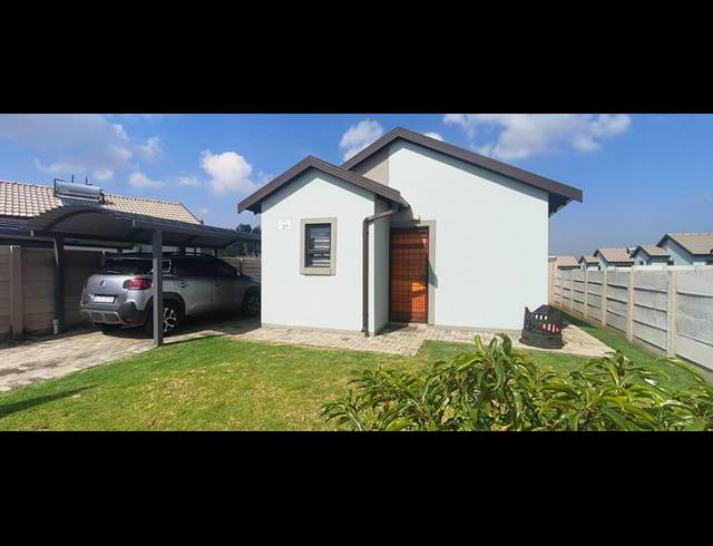 2 BEDROOM TOWNHOUSE FOR SALE IN WILFORDON